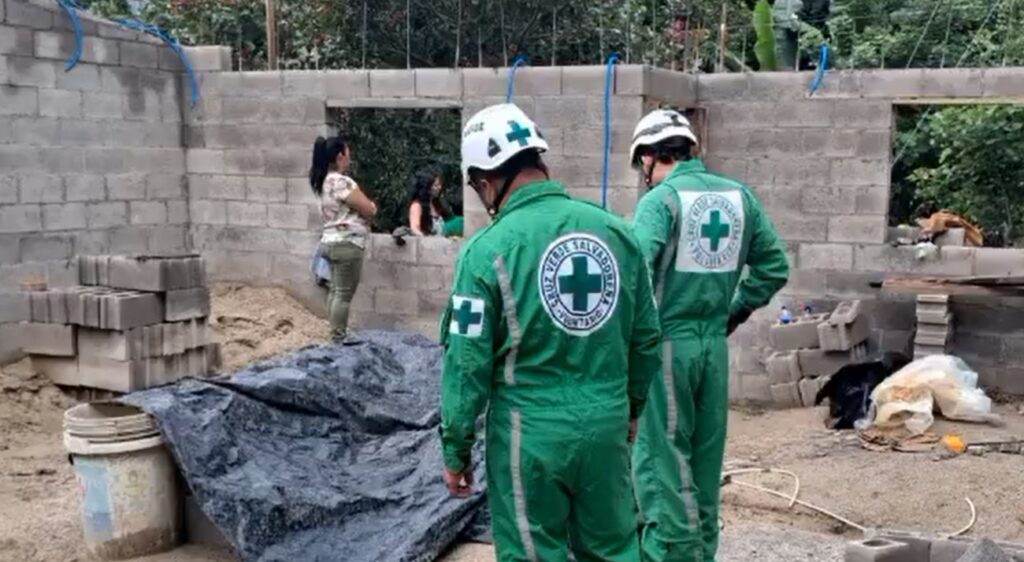 Hombre muere soterrado mientras trabajaba en una construcción