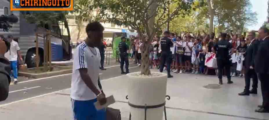 Vinicius llega «serio» a Valencia previo al juego contra el Levante