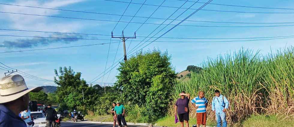 Fuerte choque frontal deja dos lesionados en San Salvador