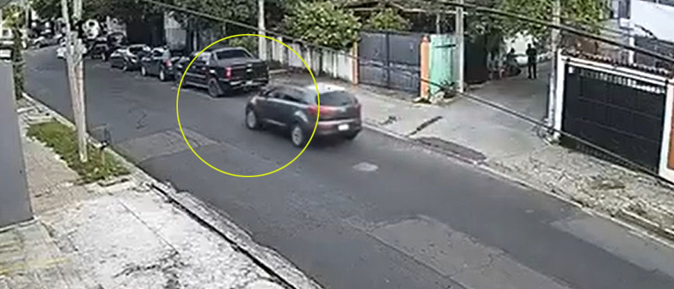 Ciudadano denuncia a conductor que huyó tras chocar su vehículo estacionado en la calle