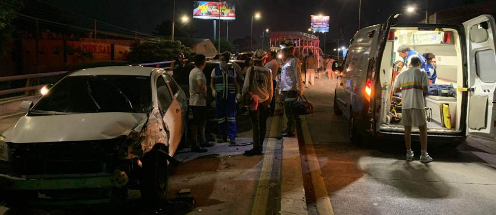 Choque en cadena deja varios lesionados sobre el paso a desnivel del bulevar Venezuela