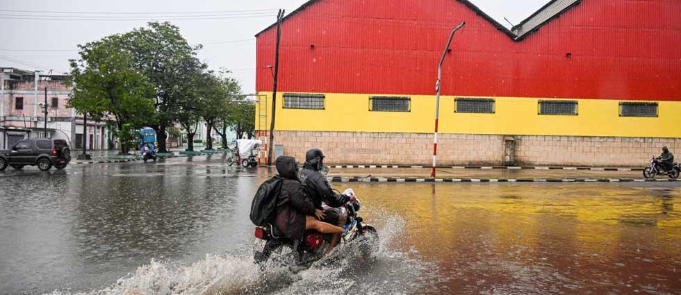 Melissa toca tierra en Cuba como huracán de categoría 3 y evacuan a más de 700 mil personas