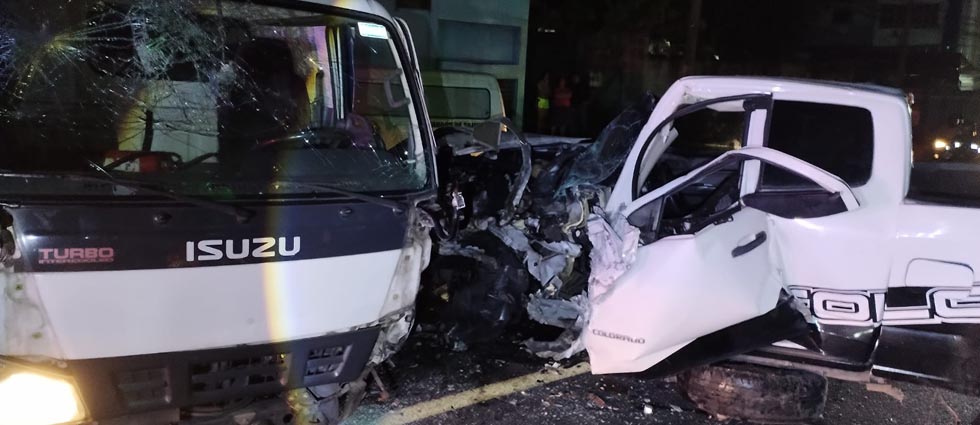 Al menos cuatro lesionados tras fuerte choque de camión contra pick up en San Martín