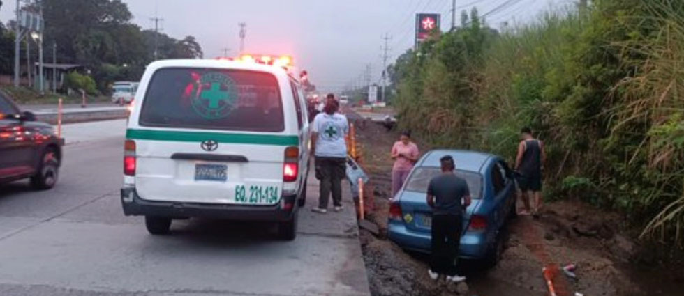 Automovilista pierde el control del volante y sufre siniestro en la carretera Panamericana