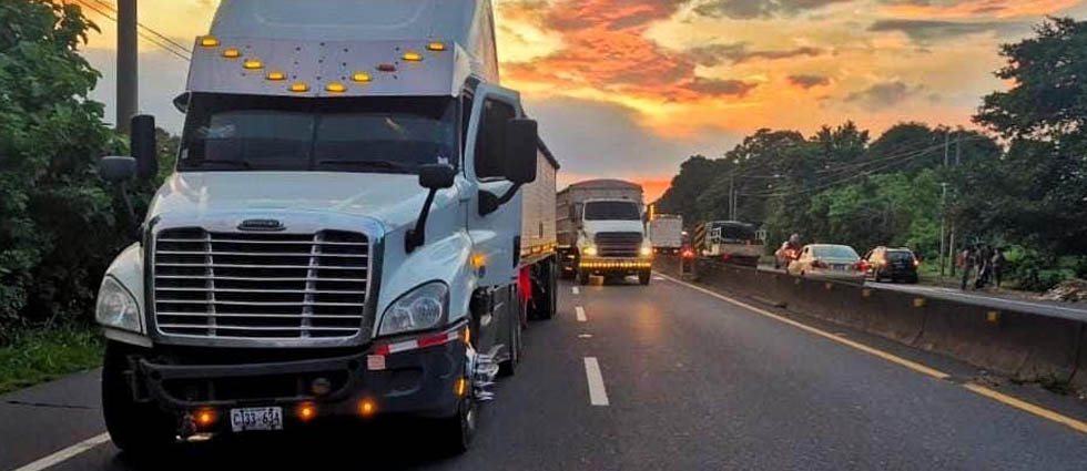 Peatón pierde la vida tras ser arrollado en Izalco