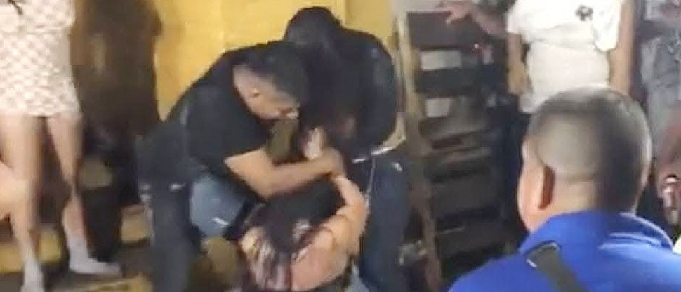 Mujeres borrachas se van a los jalones de cabellos en fiestas de Nejapa