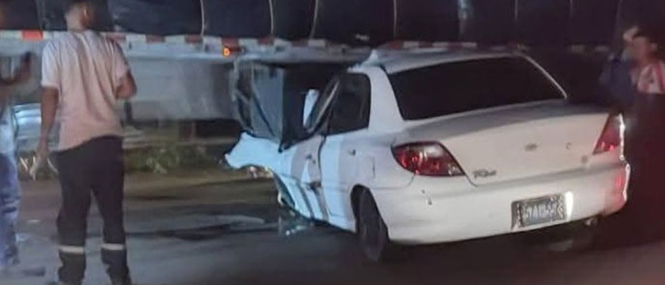 Conductor fallece al chocar contra una rastra en carretera Troncal del Norte