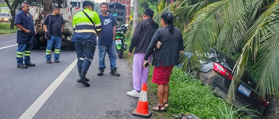 Varias personas se llevan tremendo susto al accidentarse en La Libertad