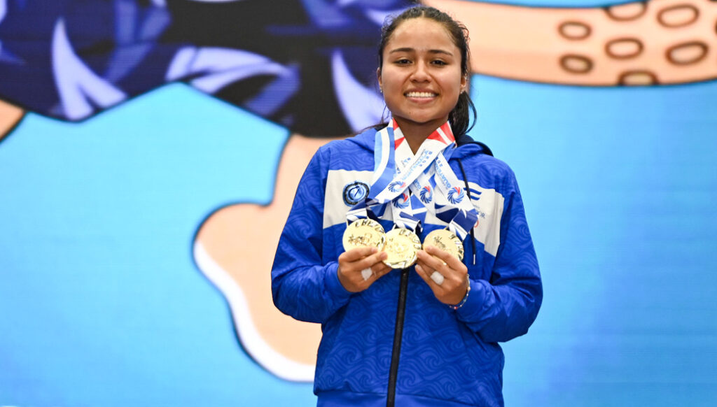 3 de 3: pesista July Mendoza se agencia tres Oros en los Centroamericanos 2025
