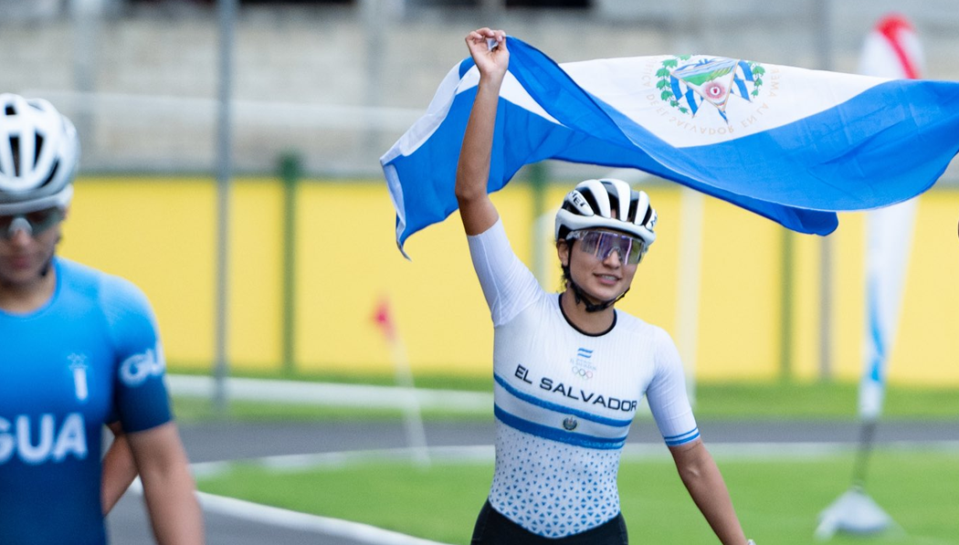 Reina del patinaje: Ivonne Nóchez gana Oro en los 10,000 metros eliminación