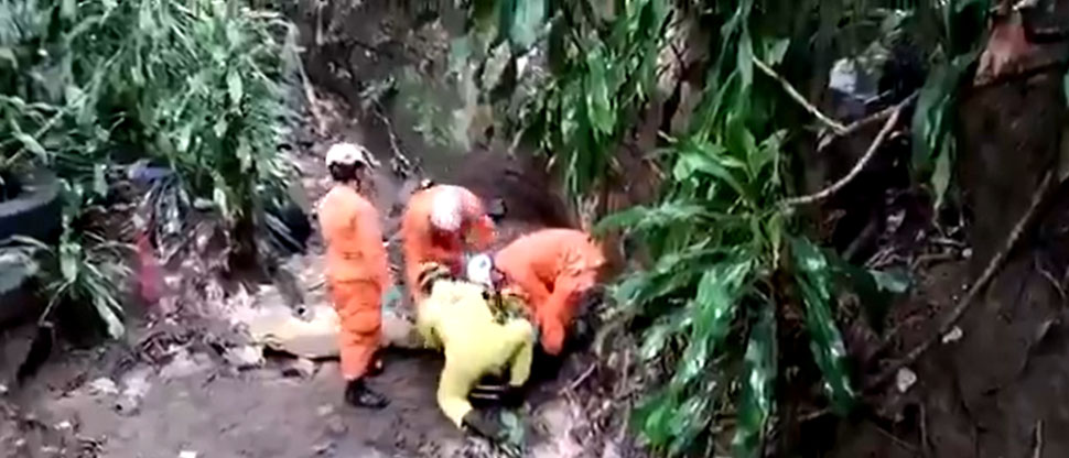 Mujer pierde la vida tras sufrir fuerte caída de 10 metros de altura en Mejicanos