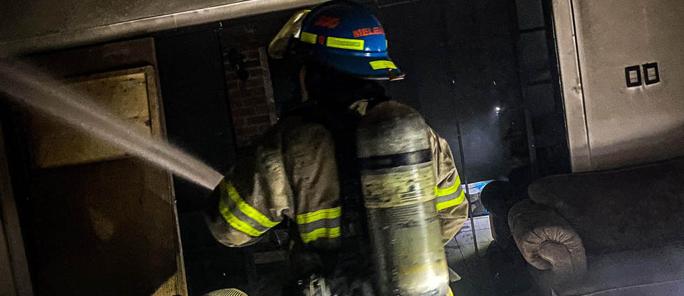 Bomberos sofocan incendio en colonia de Mejicanos esta madrugada de lunes