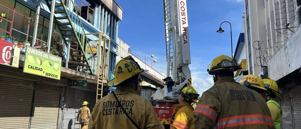 Cinco personas pierden la vida tras voraz incendio en un hotel de Costa Rica