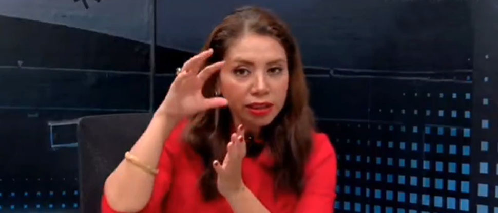 Analista opositora llama “cabeza hueca” a los salvadoreños e incita a la rebelión      