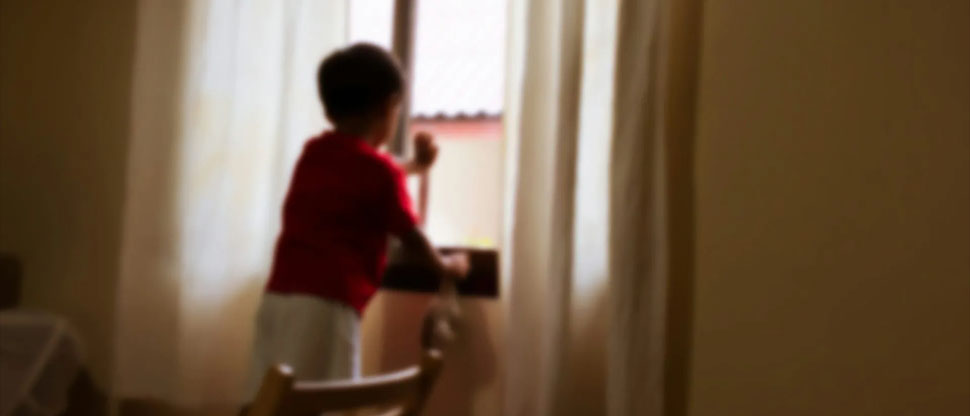 Procesan a mujer por dejar solo en casa a su hijo de 10 años para ir a embriagarse