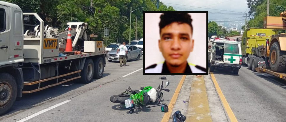 Gestor escoltaba una grúa cuando fue impactado por conductora que invadió carril