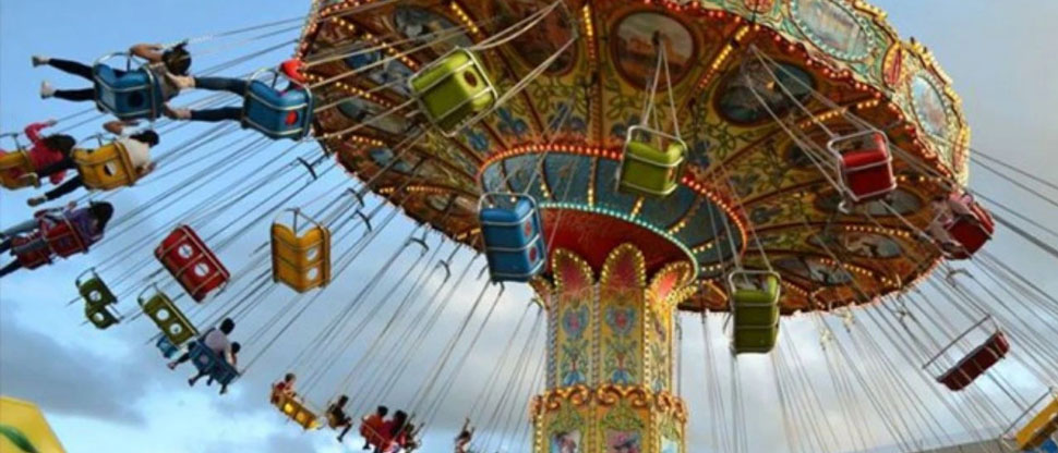 Por intentar tomarse una selfie, joven es golpeado por una “silla voladora” en fiestas patronales