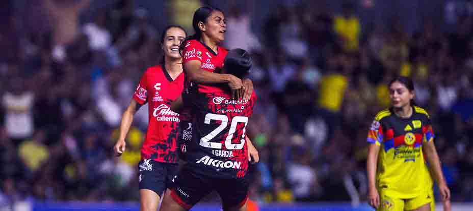 Brenda Cerén anota doblete contra el América y llega a los 10 goles