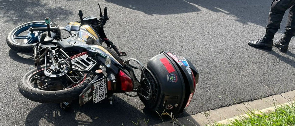 2 personas sufren politraumatismos en accidente provocado por derrame de aceite en Lourdes
