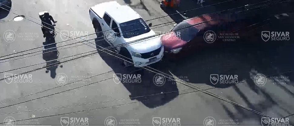 Imprudencia al conducir provoca aparatoso choque en el bulevar de Los Próceres