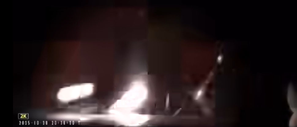 Cámara de carro capta cuando otro vehículo invade el carril y chocan de frente