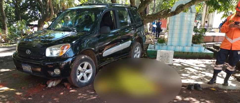 Mujer fallece tras ser atropellada por camioneta que retrocedía dentro de cementerio de Santa Ana