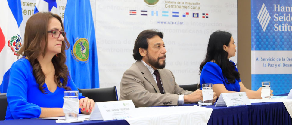 Vicepresidente asiste a IV graduación del Diplomado Especializado sobre el Sistema de la Integración Centroamericana