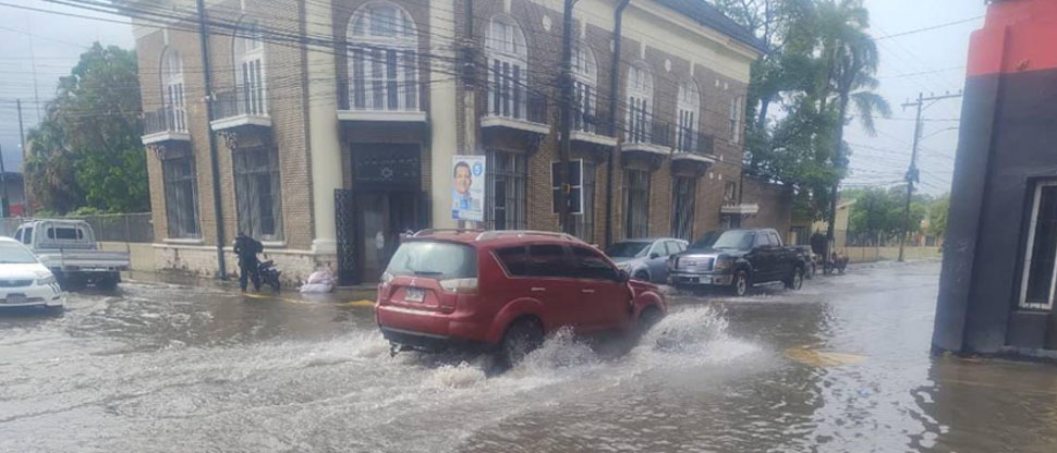 Huracán Melissa provoca lluvias e inundaciones en el norte de Honduras