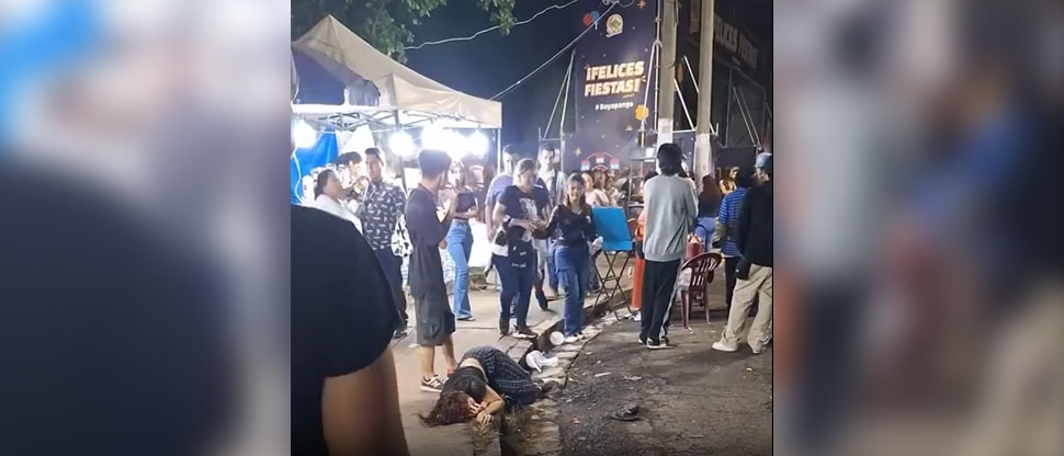 Muchacha se pasa de copas y se duerme en pleno campo de la feria de Soyapango