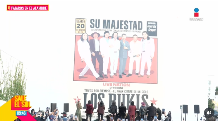 El Buki se conmueve con el mural gigante hecho por el artista salvadoreño Héctor Ponce