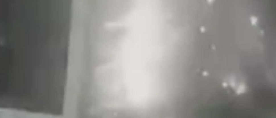 Este es el instante cuando un rayo cae durante terrible tormenta que provocó un remolino en Guatemala