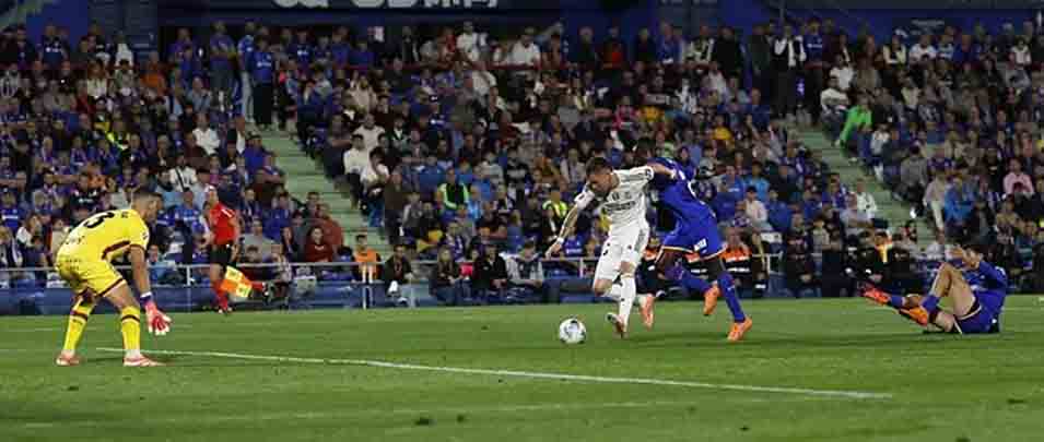 Real Madrid llega super líder al Clásico tras una contundente victoria