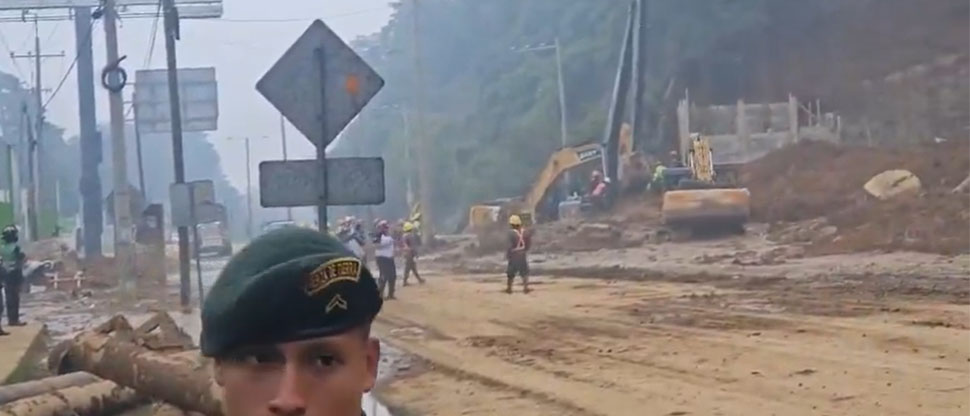 2 militares guatemaltecos quedan soterrados en nuevo derrumbe en la carretera a El Salvador