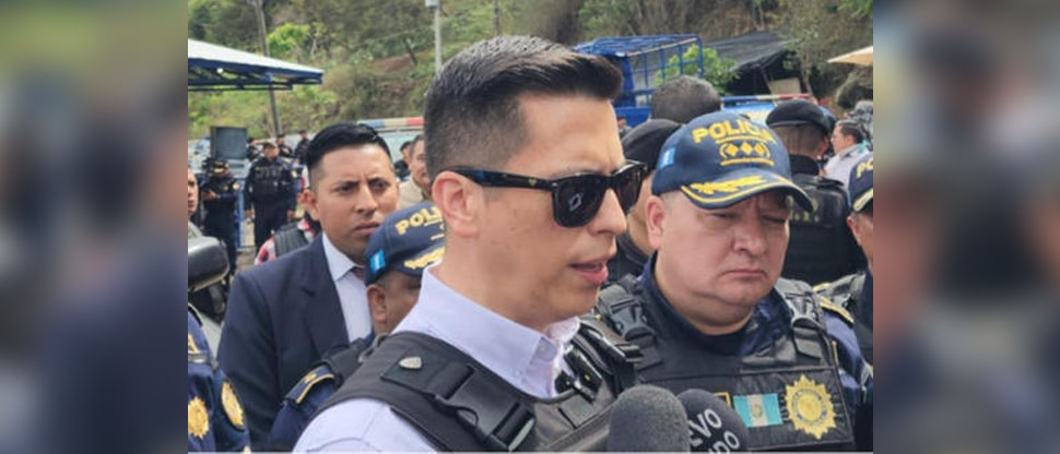 Viceministro de Seguridad guatemalteco renuncia tras fuga de 20 mareros
