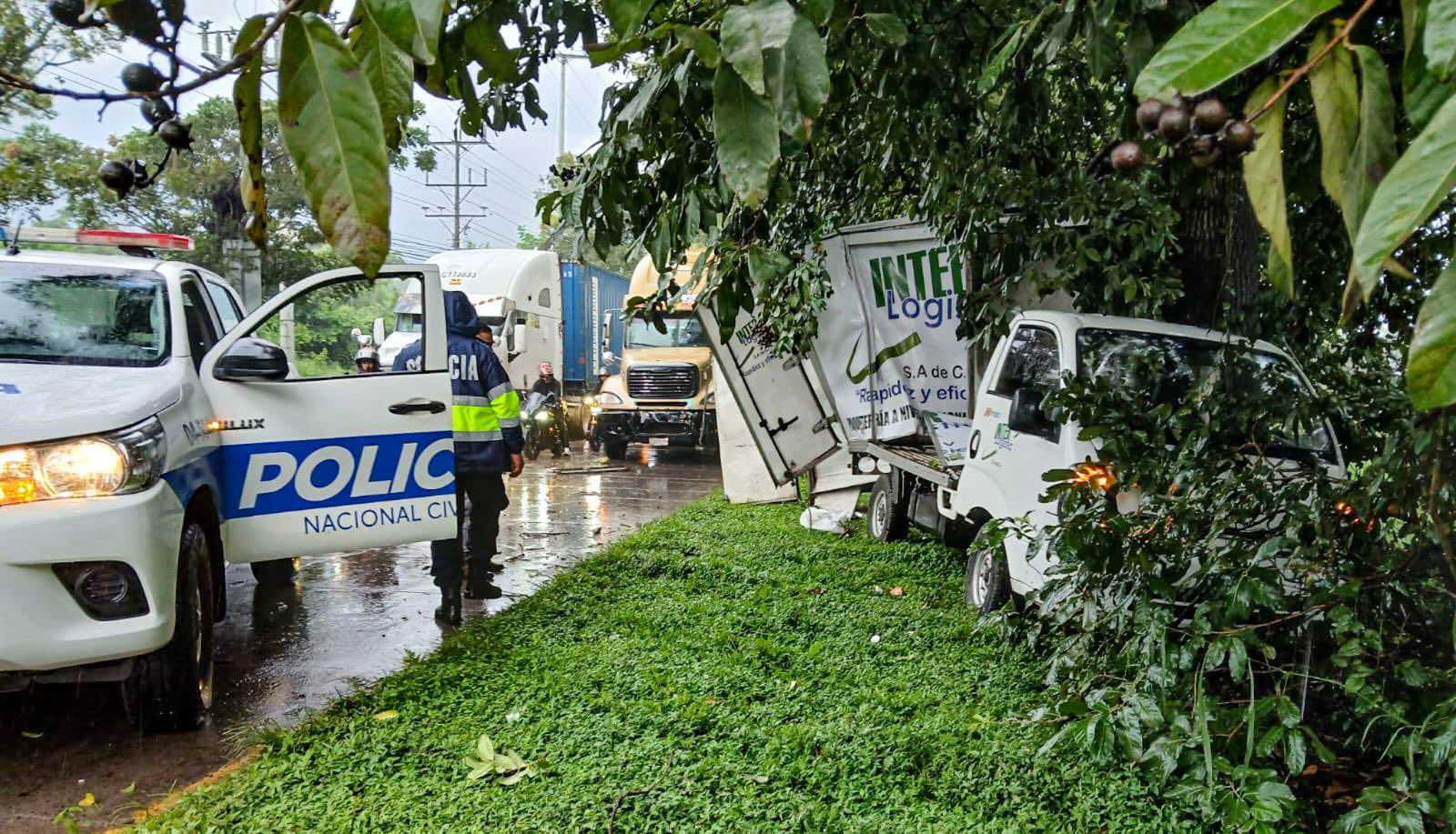 Rastra provoca accidente en la Panamericana por no respetar la distancia reglamentaria