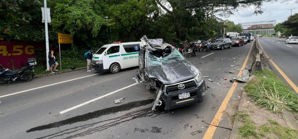 Al menos cuatro personas lesionadas tras brutal choque en carretera a Santa Ana