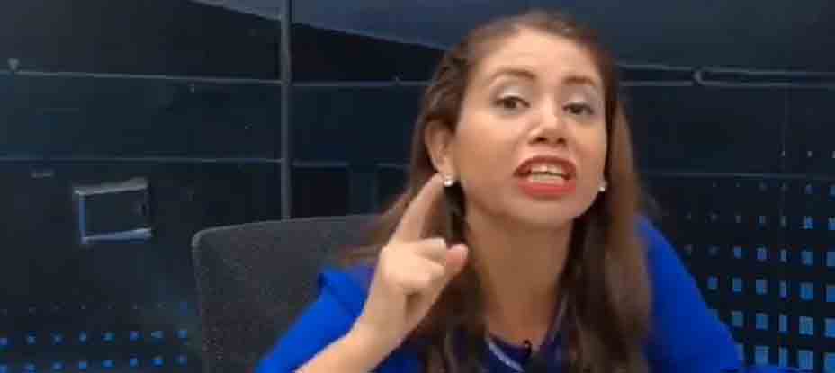 Analista opositora pide que prohíban al presidente hablar en inglés