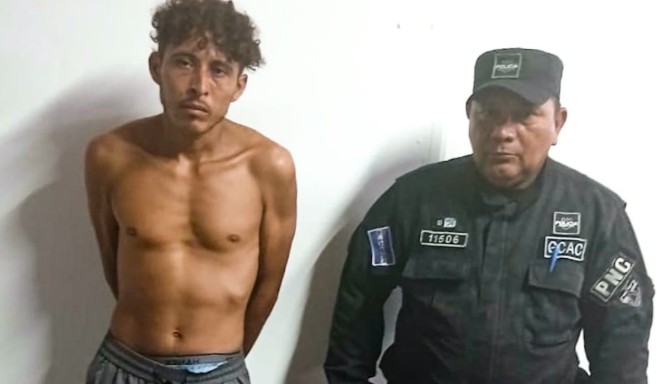 Capturan a sujeto que amenazaba con un machete a sus padres y a su mujer en San Vicente