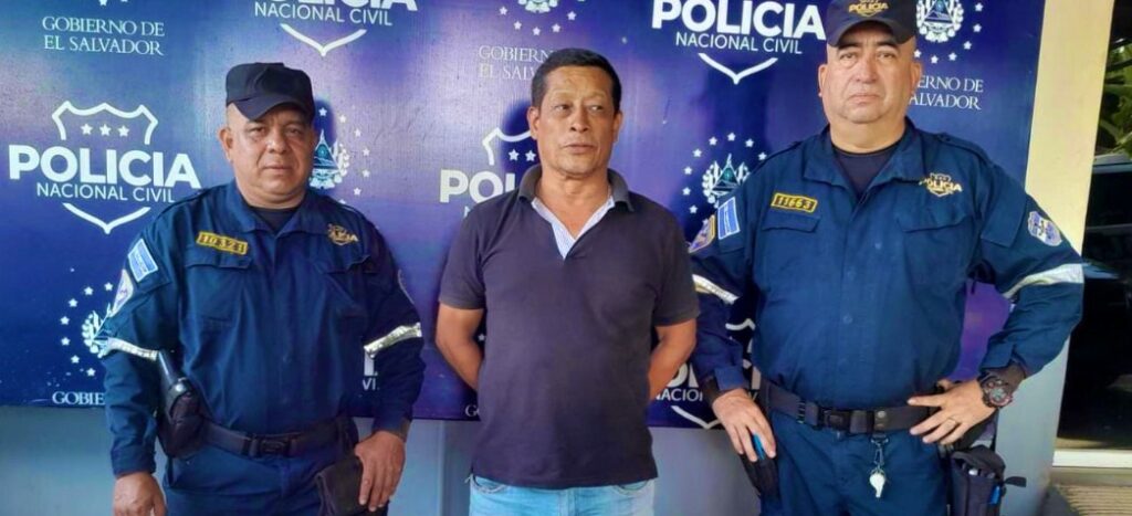 Busero detenido tras arrollar y matar a mujer que caminaba en la acera en Ataco
