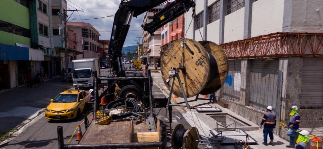 Avanza instalación de cableado subterráneo en el Centro Histórico de San Salvador