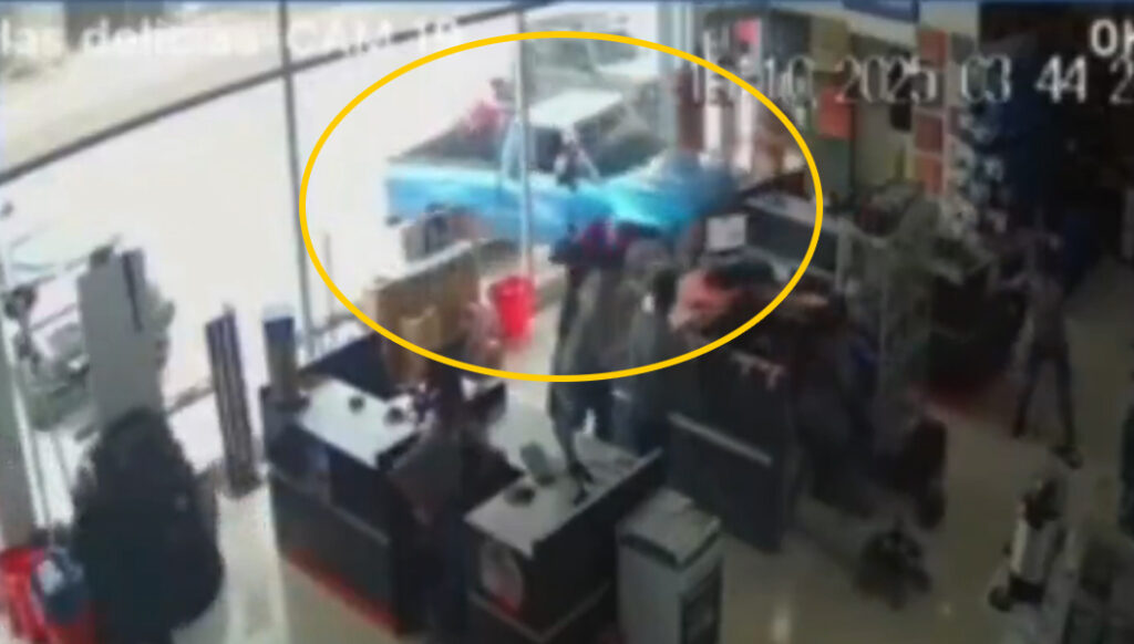 Honduras: conductor pierde el control y se estrella contra un establecimiento en Copán