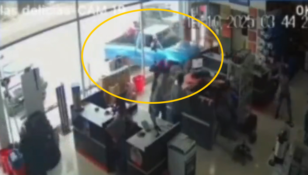 Honduras: conductor pierde el control y se estrella contra un establecimiento en Copán