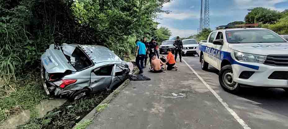 Acompañante de conductor termina lesionada tras accidente en Santiago Nonualco