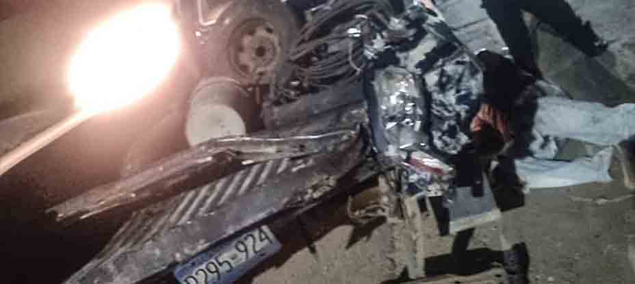 Coaster de la ruta 100, pickup y un camión provocan accidente en Ciudad Arce