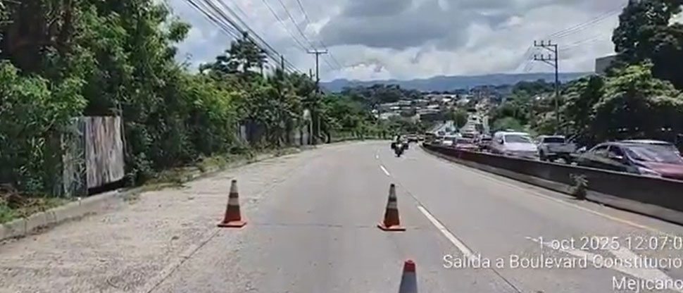Habilitan el paso vehicular en bulevar Constitución tras fuerte tráfico por accidente vial