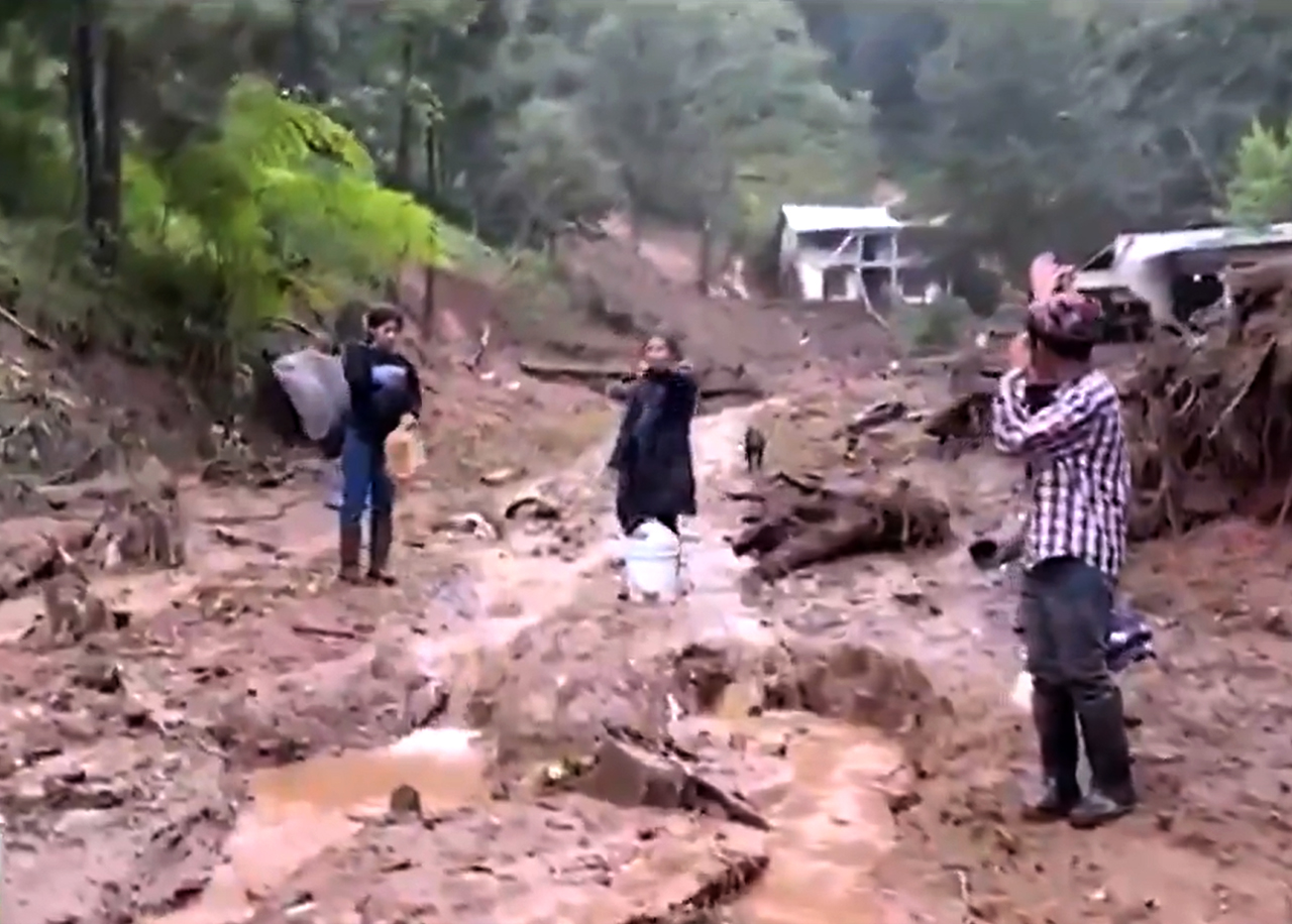 México: deslave sepulta varias viviendas y causa la muerte de una mujer en Puebla