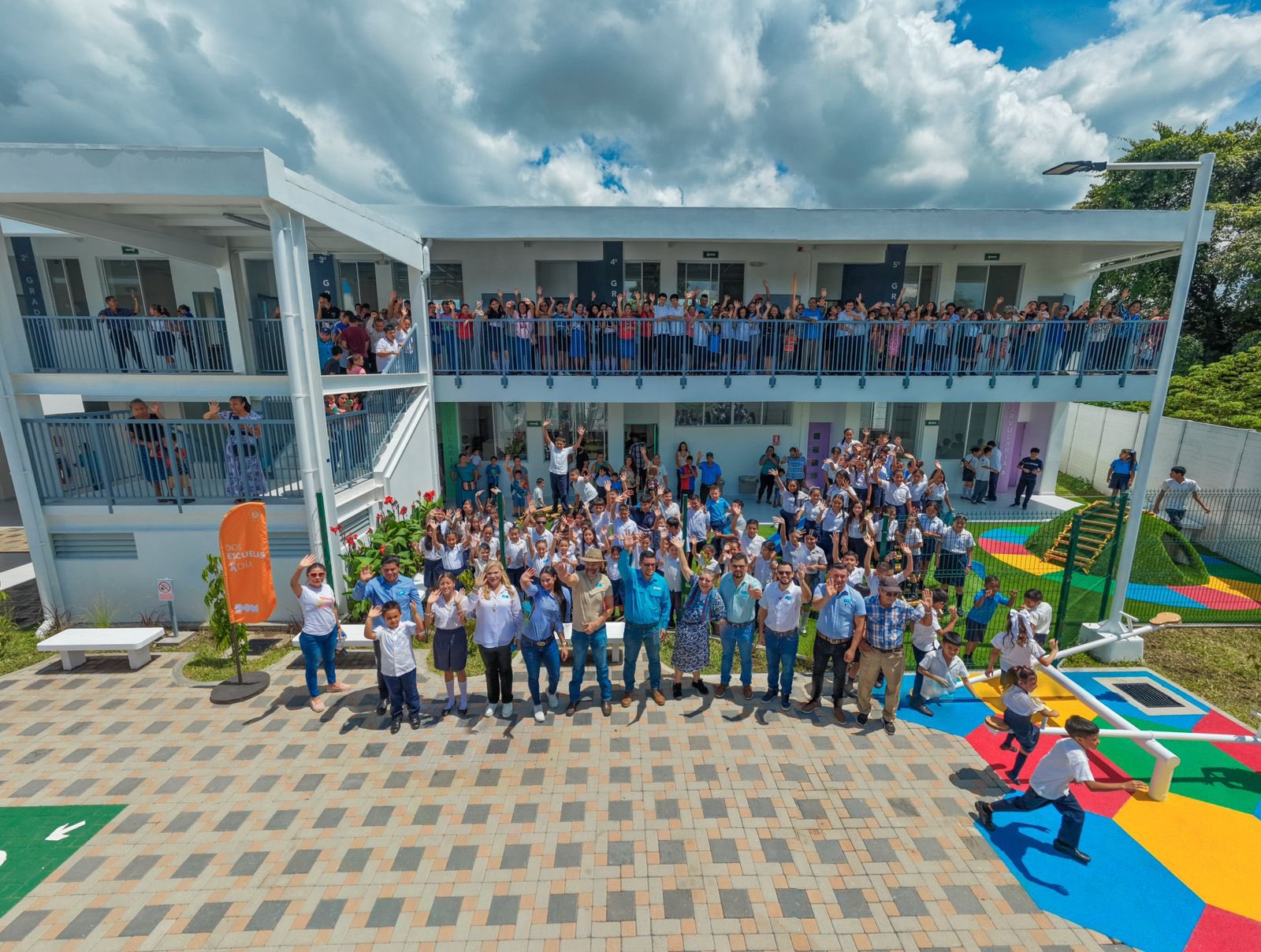 Entregan moderna escuela  reconstruida en Chalchuapa