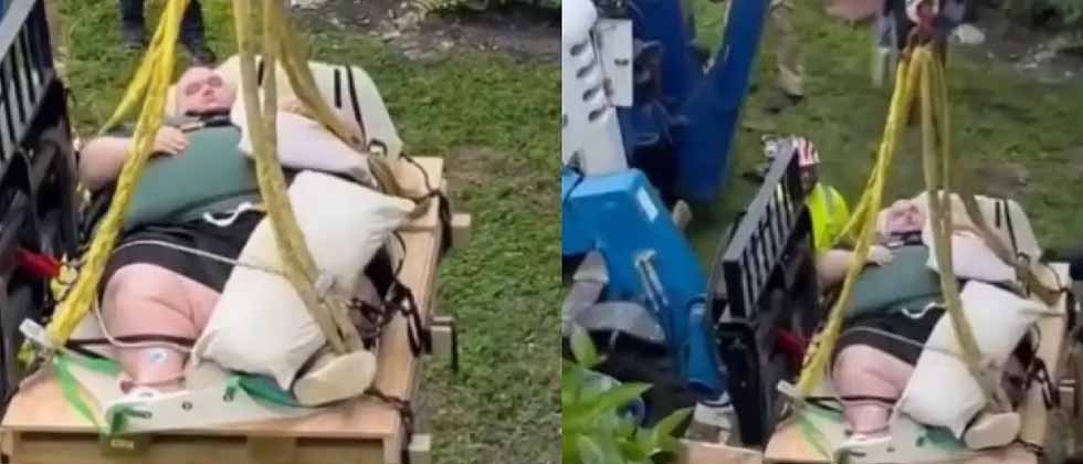 Hombre de 440 libras es sacado con una grúa de su apartamento para recibir atención médica