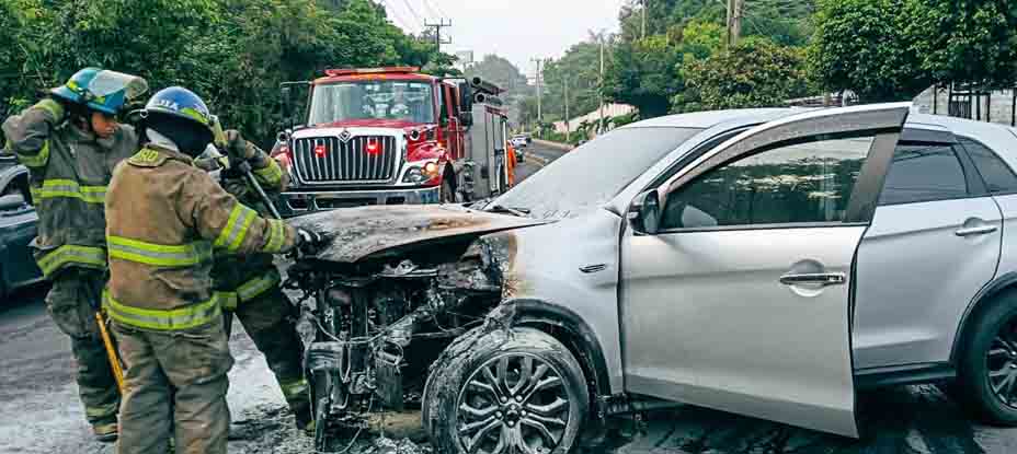 Incendio en camioneta deja 2 personas lesionadas en Ilopango