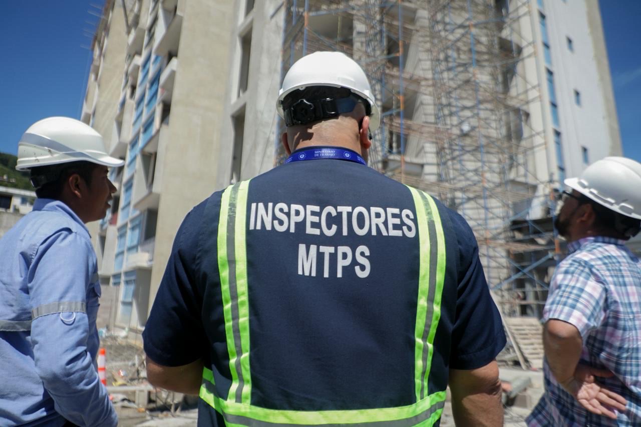 Verifican que obras de construcción cumplan las normas de seguridad